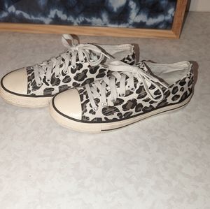 Taupe and gray leopard print sneakers sz 8